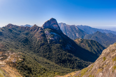 中国湖南永州九嶷山三分石侧面
