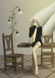 坐在桌上的女孩