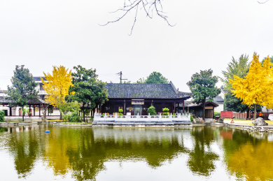 中国湖北襄阳米公祠秋景