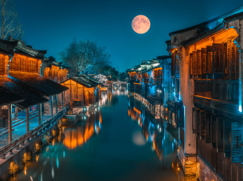 中国浙江乌镇中秋节的夜晚