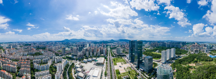 中国广东省江门市五邑华侨广场和万达广场全景