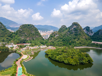 中国广东省云浮市蟠龙天湖自然风光