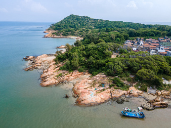 中国广东省汕尾市红海湾施公寮风车岛海岸线风光