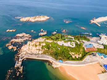 中国广东省汕尾市红海湾旅游区遮浪炮台公园航拍