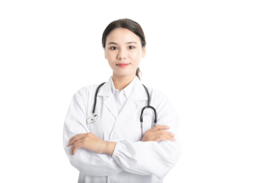 白色背景中的中国年轻女医生