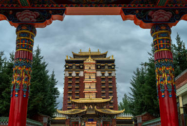 中国甘肃甘南合作寺米拉日巴佛阁