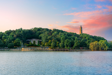 中国安徽省池州百荷公园的百牙塔风光全貌