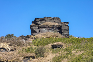 中国贵州省铜仁市江口县梵净山景区的岩石峭壁