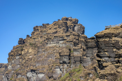 中国贵州省铜仁市江口县梵净山景区的岩石峭壁