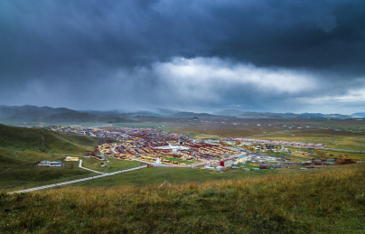 中国甘肃甘南玛曲阿万仓镇风光