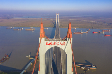 航拍中国湖南岳阳洞庭湖大桥
