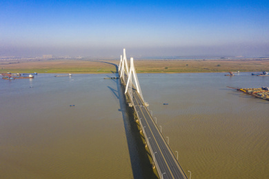 航拍中国湖南岳阳洞庭湖大桥