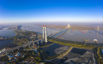 航拍中国湖南岳阳洞庭湖大桥