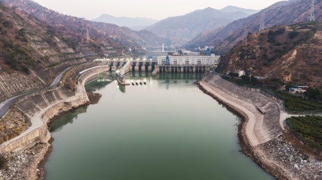 清航拍四川攀枝花雅砻江河谷中的水电站全景