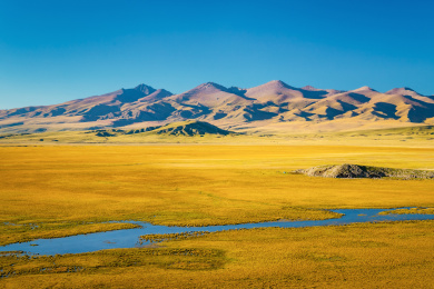 中国新疆巴音布鲁库草原九曲十八弯自然风光
