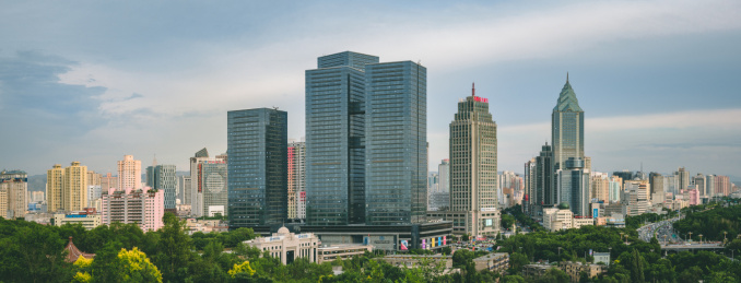 中国新疆乌鲁木齐市城市天际线