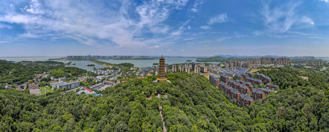 中国湖南岳阳圣安古寺全景图航拍