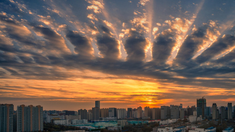 中国河北石家庄城市上空的晚霞