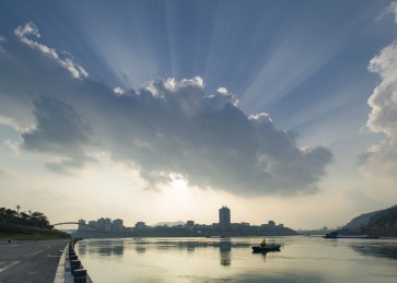 四川宜宾三江汇流城市风光