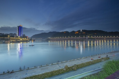 四川宜宾三江汇流城市风光