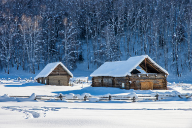 中国新疆阿勒泰地区禾木村雪景