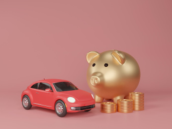 红色汽车和金色存钱罐组合素材