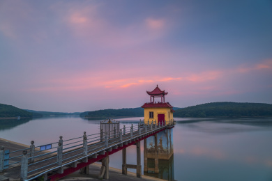 中国湖北荆门钟祥石门水库慢门夕阳日落