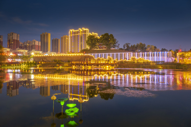 中国湖北荆门钟祥嘉靖公园蓝调夜景灯光倒影慢门