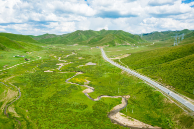 中国甘肃甘南州碌曲县甘南草原周曲公路风光