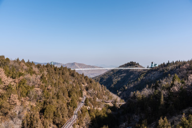 中国安徽皇藏峪的玻璃栈桥