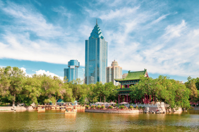 中国新疆乌鲁木齐人民公园城市高楼建筑风光