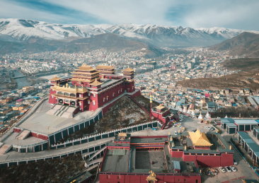 中国青海玉树城市结古寺地标建筑风光航拍