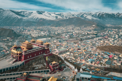 中国青海玉树城市结古寺地标建筑风光航拍
