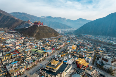 中国青海玉树城市结古寺地标建筑风光航拍