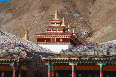 中国青海玉树市新寨嘉那嘛呢石经城嘛尼石堆