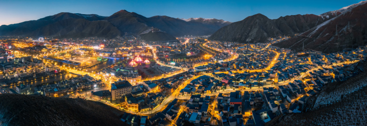 中国青海玉树城市夜景地标建筑风光航拍