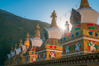 中国青海玉树市新寨嘉那嘛呢石经城嘛尼石堆