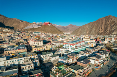 中国青海玉树城市地标建筑全景风光航拍