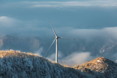 雪景中的风力发电
