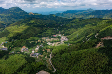 航拍中国湖南郴州仰天湖大草原