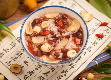 碗里装着的八宝粥