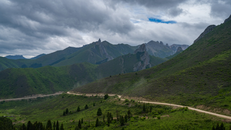 中国甘肃甘南洛克之路风光
