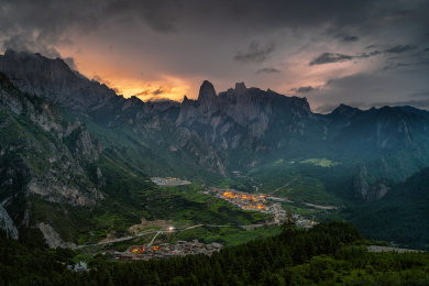 中国甘肃九色甘南扎尕那风光