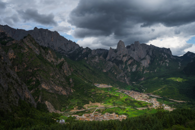 中国甘肃九色甘南扎尕那风光