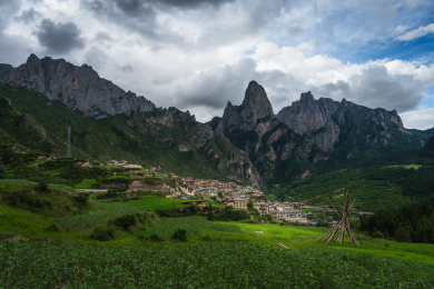 中国甘肃九色甘南扎尕那风光