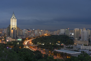 中国新疆自治区乌鲁木齐市天际线夜景