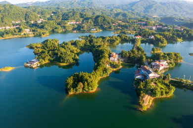 航拍湖南岳阳铁山水库美景
