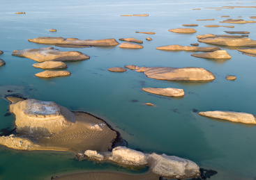 航拍中国青海海西水上雅丹