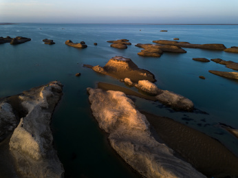航拍中国青海海西水上雅丹
