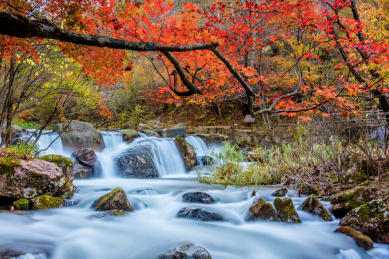 中国辽宁本溪老边沟秋季风光